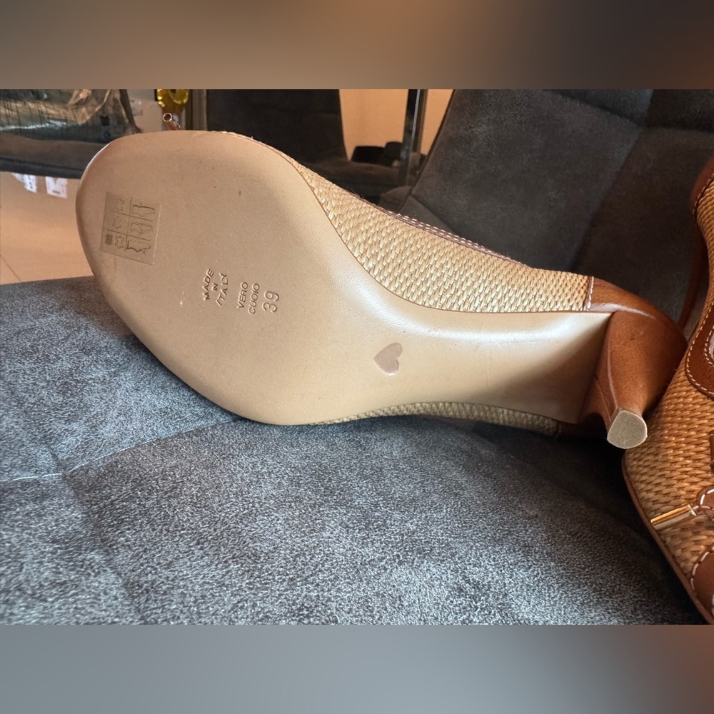 Vintage Moschino Brown and Tan Heels - Picture 4 of 9